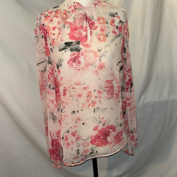 Beautiful Floral Sheer White House Black Market blouse - Picture 1 of 4